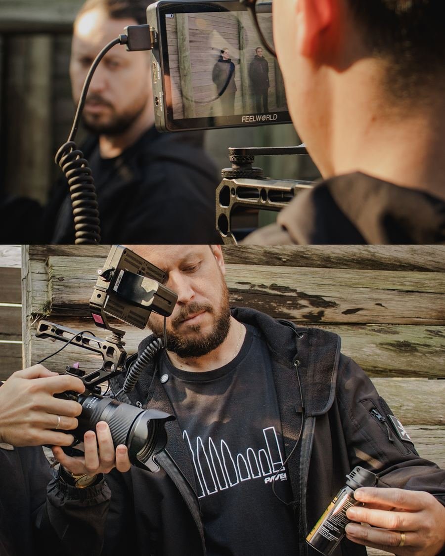 Filmmaker operando câmera